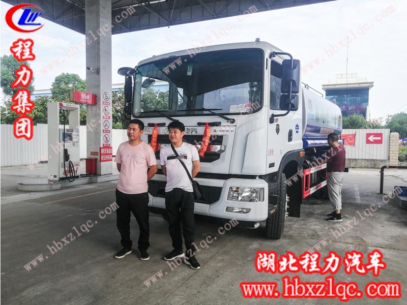 2019/05/31 鄭州吳總、唐總在程力專用汽車股份有限公司自提一輛12方東風D9噴霧車，單號26729