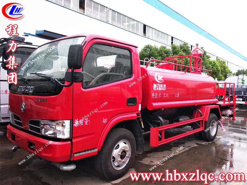 東風(fēng)多功能灑水車(chē)環(huán)衛(wèi)小能手，道路因你而美麗